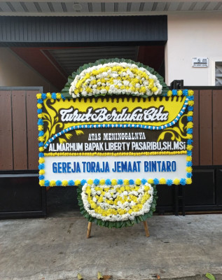 Papan Bunga Duka di Aru Tengah Timur