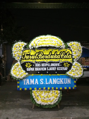 Papan Bunga Duka di Aru Tengah Timur